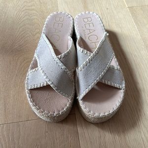 NEVER WORN platform sandals